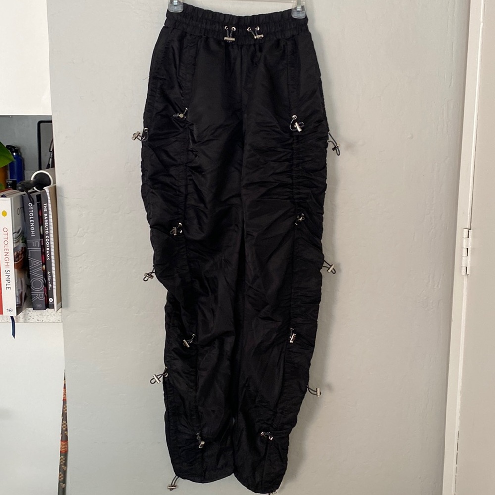 NYLON BUNGEE RUCHED CARGO PANTS - BLACK